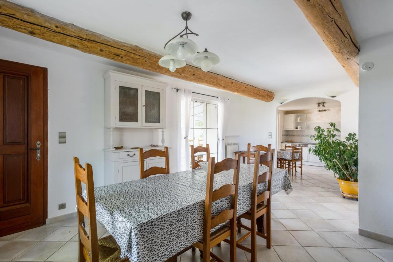 Villa Charmante A La Tour-D'Aigues Avec Piscine Privee Bagian luar foto