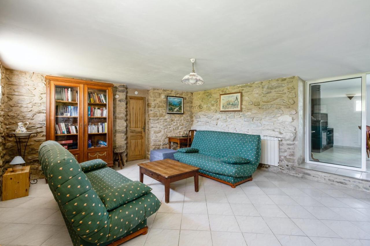 Villa Charmante A La Tour-D'Aigues Avec Piscine Privee Bagian luar foto