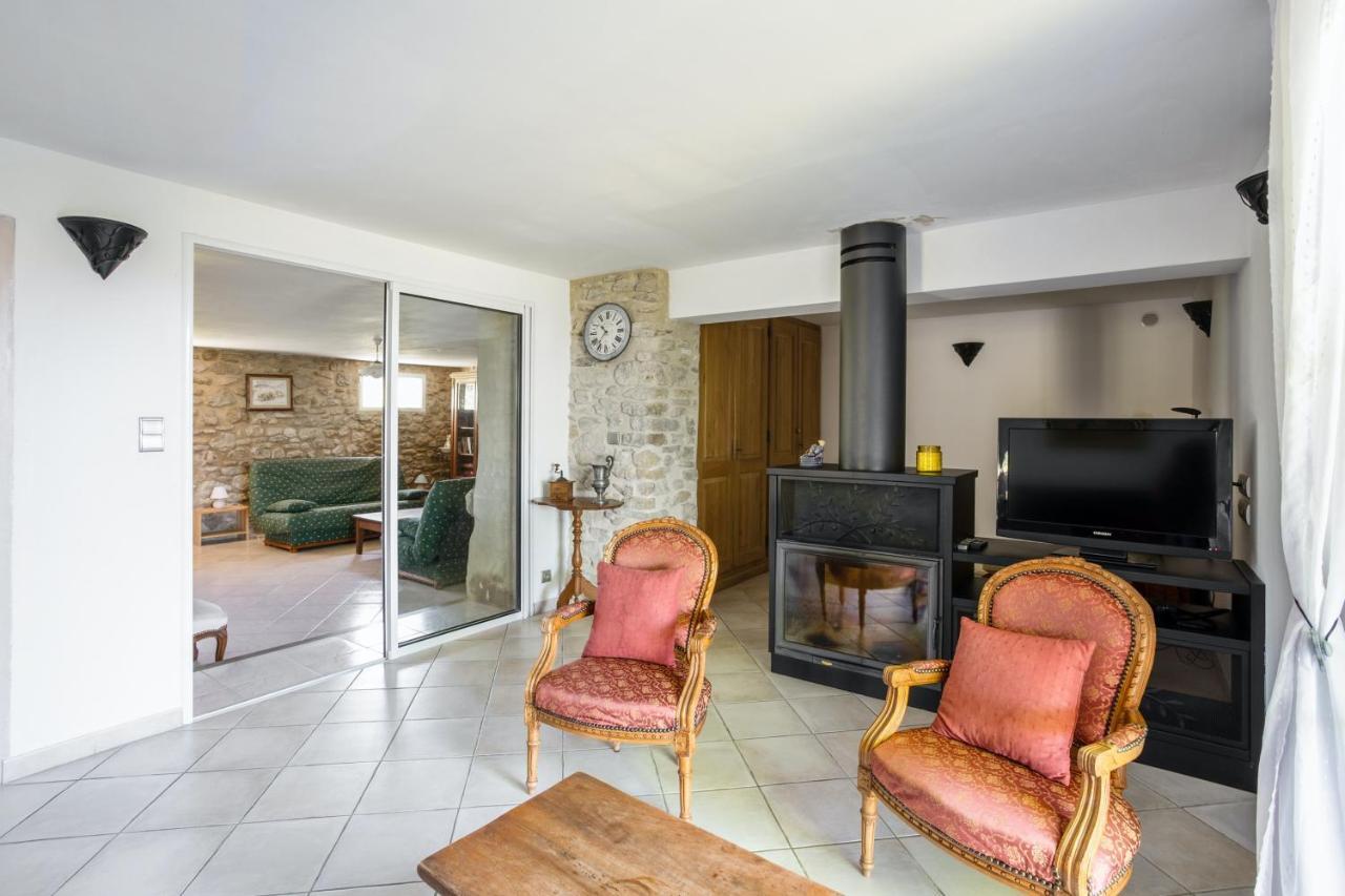Villa Charmante A La Tour-D'Aigues Avec Piscine Privee Bagian luar foto