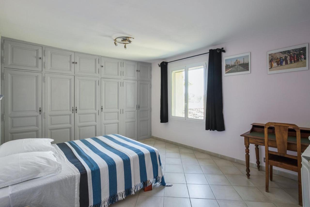 Villa Charmante A La Tour-D'Aigues Avec Piscine Privee Bagian luar foto