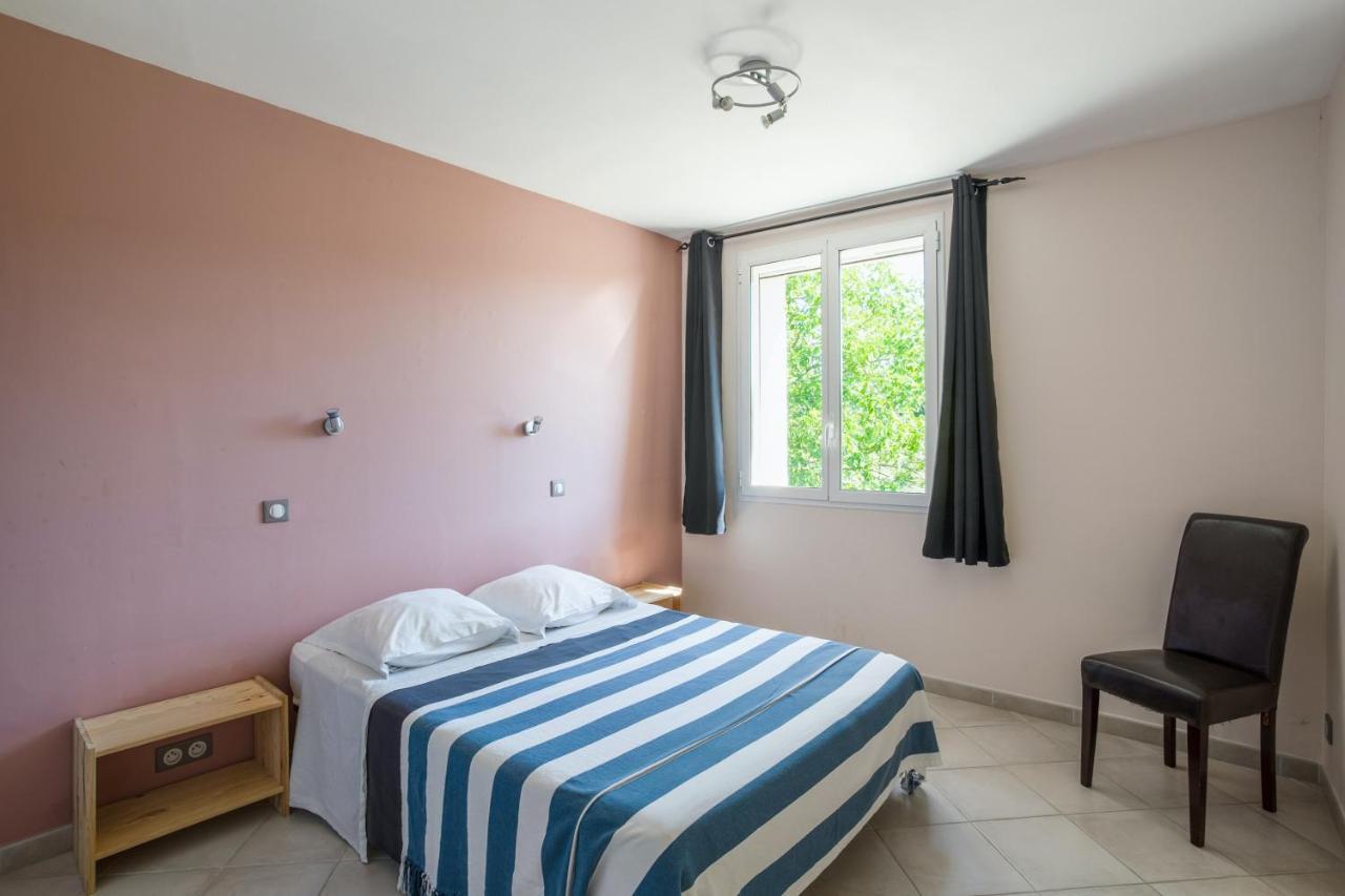Villa Charmante A La Tour-D'Aigues Avec Piscine Privee Bagian luar foto