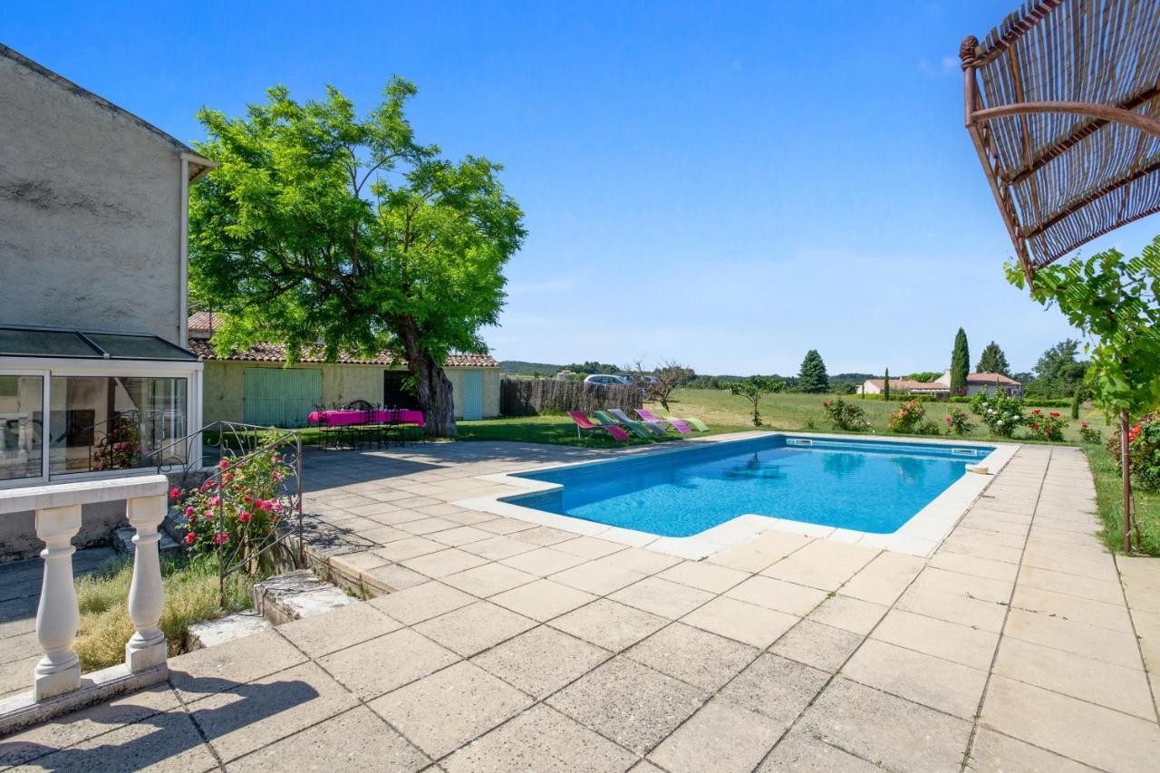 Villa Charmante A La Tour-D'Aigues Avec Piscine Privee Bagian luar foto